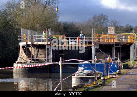 Winterdienst am Grand Union Canal bei Hatton sperrt, Warwickshire, UK Stockfoto