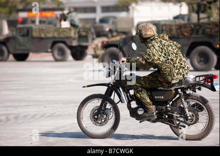 Taiwanesische Soldat Motorrad während Krieg Übungen beim 58. Artillerie-Befehl, Taichung, Taiwan Stockfoto