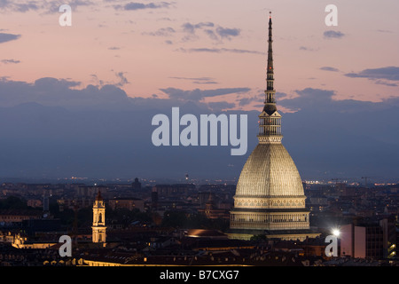 Mole Antonelliana, Nacht, Synagoge, Turin, Piemont, Italien, Landschaft, Alessandro Antonelli. Stockfoto