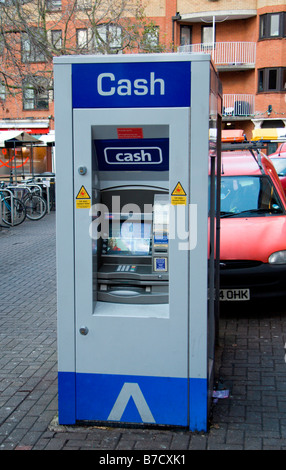 Einen kostenpflichtigen Stand allein ATM Geldautomaten in zentrale Oxford, England. Stockfoto