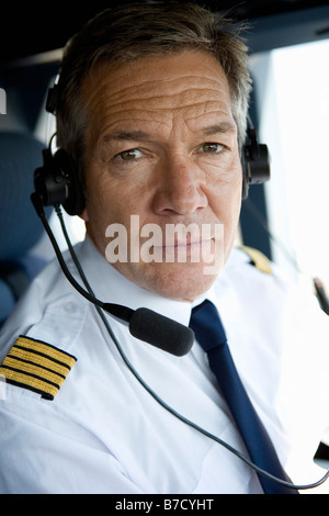 Ein Pilot im cockpit Stockfoto