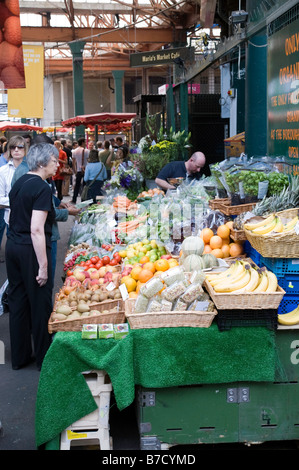 Gemüse Stall, Borough Market, London, England Stockfoto