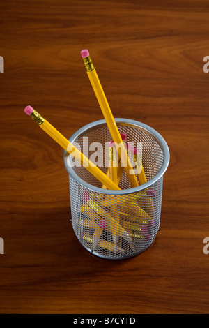 Bleistifte in Stifthalter Stockfoto