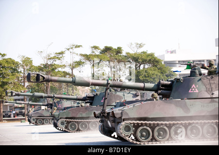 Nahaufnahme von M109A2 155mm SP Haubitzen bei militärischen Übungen beim 58. Artillerie-Befehl, Taichung, Taiwan Stockfoto
