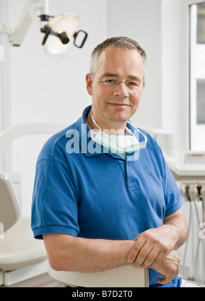 Porträt eines männlichen Zahnarzt Stockfoto