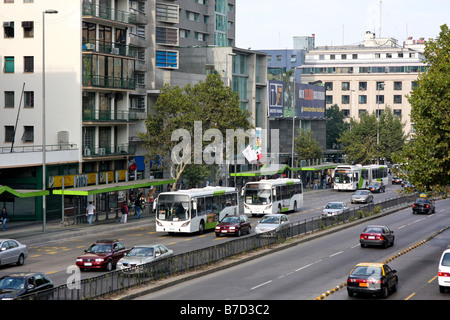 Verkehr auf Libertador Bernardo O Higgins-Straße Stockfoto