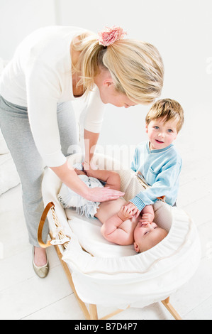 Eine Mutter und ihre Kinder. Stockfoto