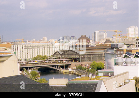 Berlin, Friedrichstraße Station, Spree und Umgebung gesehen vom Dach des Reichstags. Stockfoto