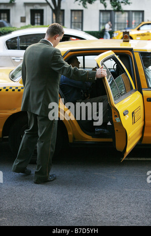 Portier, Fifth Avenue, New York City, USA Stockfoto