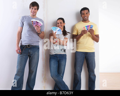 Gruppe von Freunden, die Auswahl der Farbe Farben Stockfoto