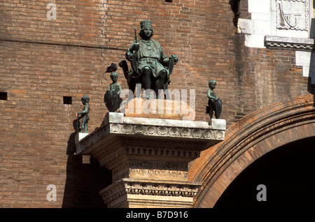 Borso d ' Este Herzog Statue, Palazzo del Municipio, Ferrara, Emilia Romagna, Italien Stockfoto