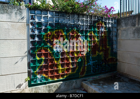 Graffiti in der Ecke des Platzes im gotischen Viertel von Palma, Mallorca Stockfoto