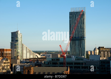 Der Great Northern Tower und der Beetham Tower, auch bekannt als das Hilton Tower mit einem Kran im Vordergrund, Manchester, UK Stockfoto