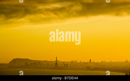 Barcelona Stadt in der Dämmerung. Skyline. Stockfoto