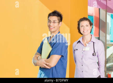 Ein Porträt von einem Arzt und einer Krankenschwester Stockfoto