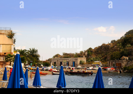 Taormina Mare oder Mazzaro mit Isola Bella und Strand, Taormina, Sizilien, Italien Stockfoto