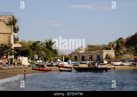 Taormina Mare oder Mazzaro mit Isola Bella und Strand, Taormina, Sizilien, Italien Stockfoto