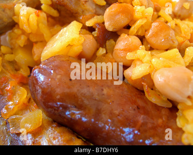 "Arroz al Horno" (aka "Arros al Forn" oder Reis Teller im Ofen gebacken). Typisches Gericht der valencianischen Küche. Spanien Stockfoto