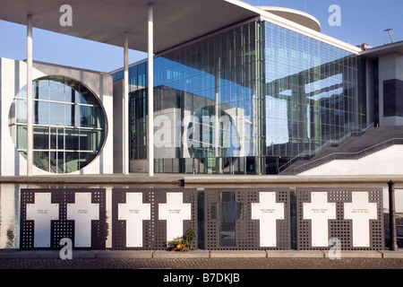 Marie Elisabeth Lüders Haus mit weißen Kreuze Berlin Deutschland Stockfoto