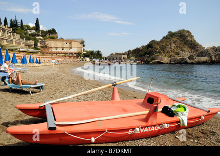 Taormina Mare oder Mazzaro mit Isola Bella und Strand, Taormina, Sizilien, Italien Stockfoto