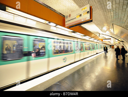 Menschen in Metro-Station, Frankreich, Paris Stockfoto