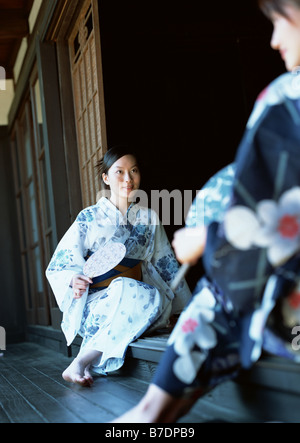 Frauen tragen Yukata Stockfoto