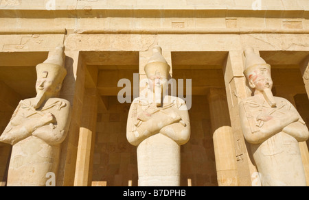 Fortaleza Osirid Statuen des weiblichen Pharao in der Tempel der Hatschepsut Westbank von Luxor Ägypten Middle East Stockfoto