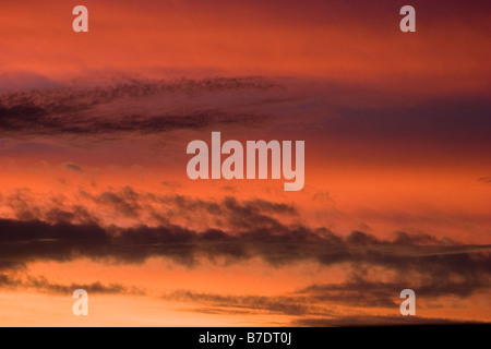 Gewitterwolken in der Abenddämmerung Stockfoto