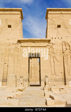 Tempel der Isis in Philae auf die Insel Agilika nach dem Bau des Assuan-Staudamms Assuan Ägypten Nahost umgebaut wurde Stockfoto