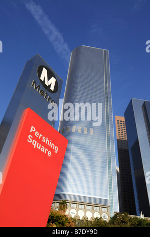 Pershing Square u-Bahnstation mit Glas Wolkenkratzer Downtown Los Angeles Kalifornien Stockfoto