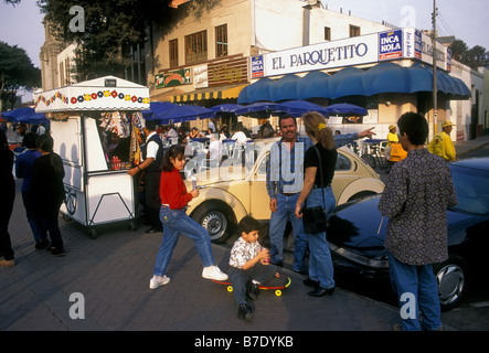 Peruaner, peruanische Volk, Familie, Parque Central, Miraflores, Lima, Lima, Peru, Südamerika Stockfoto