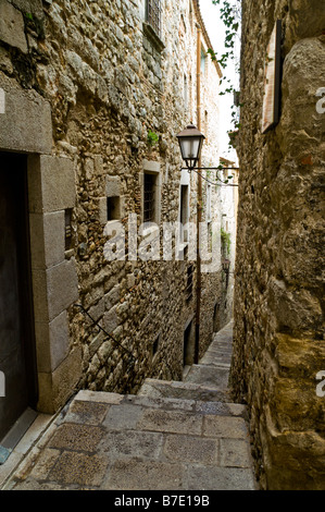 Carrer de Sant Llorenç im alten jüdischen Viertel von Girona (Spanien) Stockfoto