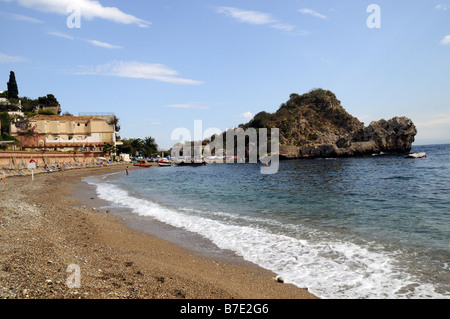 Taormina Mare oder Mazzaro mit Isola Bella und Strand, Taormina, Sizilien, Italien Stockfoto