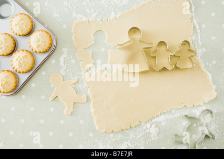 Mince Pies und Lebkuchenmänner Stockfoto