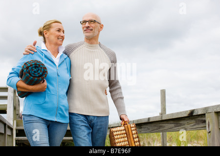 Paar für Picknick gehen Stockfoto