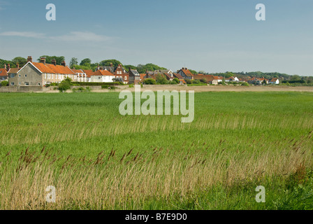 A Blick über Marsch in Richtung Cley next am Meer, Norfolk. UK Stockfoto