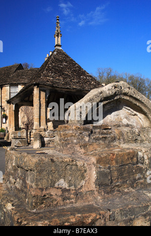 Butter Kreuz und Markt Kreuz in Castle Combe Cotswolds Wiltshire England Stockfoto