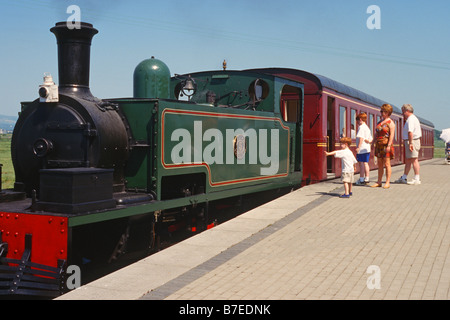 Dampfzug an Blennerville Station auf der Tralee und Eisenbahn Dingle, County Kerry Stockfoto