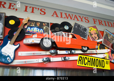 Legendären Memorbillia, TGI Fridays Restauranteingang, Ayala Shopping Mall, Cebu City, Cebu, Visayas, Philippinen Stockfoto