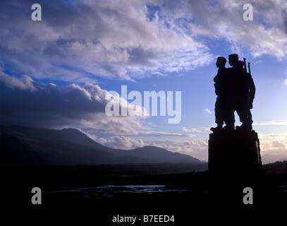 Das Royal Marine Commando-Denkmal in der Silhouette, Spean Bridge, Schottland Stockfoto