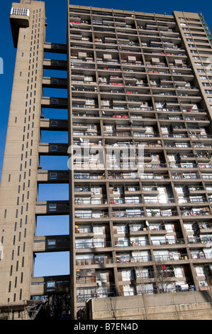 Trellick Tower entworfen von Erno Goldfinger in West-London, UK Stockfoto