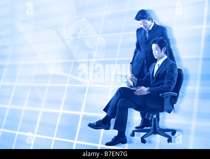 Globale Geschäftsmann auf Stuhl sitzend Stockfoto