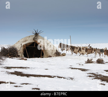 Yupic Zelt und Rentier Haut, befindet sich Kanchalan in der autonomen Region Chukot, Sibirien-Russland Stockfoto