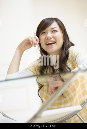 Eine Frau, einen Brief zu schreiben Stockfoto