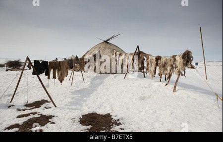 Yupic Zelt und Rentier Skins, befindet sich Kanchalan in der autonomen Region Chukot, Sibirien-Russland Stockfoto