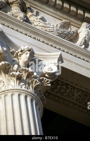 Schönen obenliegenden Teil des großen Marmorsäule Stockfoto