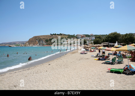 Eine horizontale Sicht auf das Nordende von Kalives Beach auf Kreta Griechenland Stockfoto