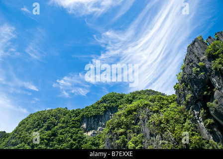 Steile Klippen im Bacuit Archipel in der Nähe von El Nido, Palawan, Philippinen Stockfoto