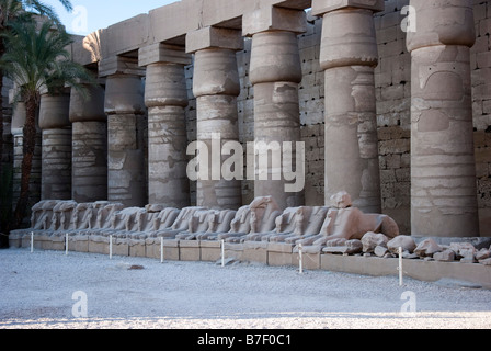 Sandstein-Kolonnade Karnak Tempel Stockfoto