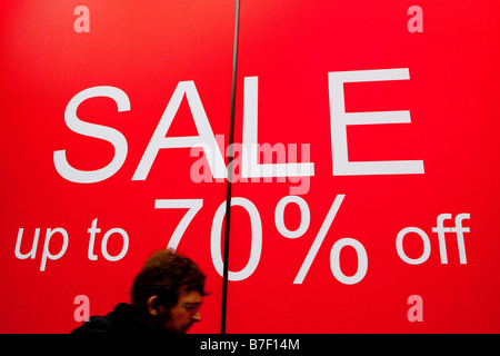 Oxford Street, London.  Geschäfte bieten hohe Rabatte um Menschen ermutigen, ihre waren aufgrund der schweren Rezession im Jahr 2009 kaufen Stockfoto